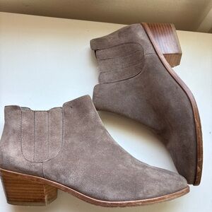 JOIE Barlow Suede Western Ankle booties in size 9.5